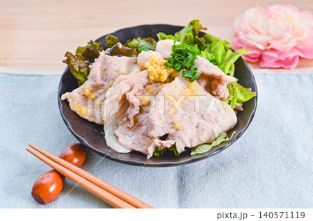 姜葱醤を使った旨味たっぷりの豚の生姜焼き 姜葱醤を使った旨味たっぷりの豚の生姜焼き 140571119