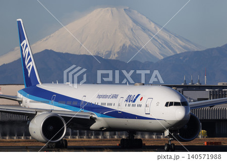 富士山と飛行機 富士山と飛行機 140571988