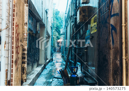 路地裏 140573275