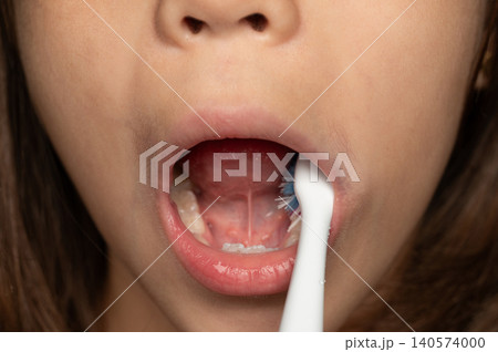 Child brushes teeth and learns about oral hygiene at home 140574000