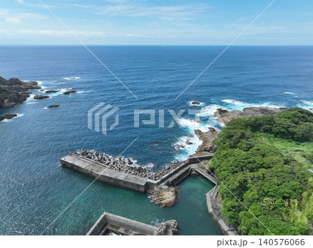 海老洞と松尾漁港の海岸地形空撮 高知県土佐清水市 海老洞と松尾漁港の海岸地形空撮 高知県土佐清水市 140576066