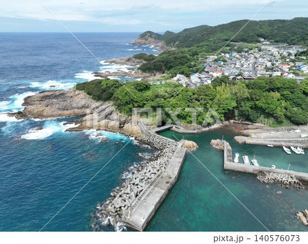 海老洞と松尾漁港の海岸地形空撮 高知県土佐清水市 海老洞と松尾漁港の海岸地形空撮 高知県土佐清水市 140576073