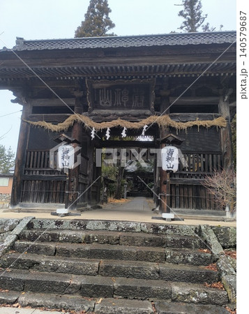 長野市松代町皆神山の歴史ある山門 140579687