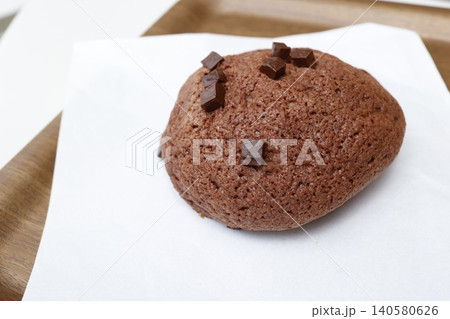 チョコチップパン。チョコレート粒入り。 チョコチップパン。チョコレート粒入り。 140580626