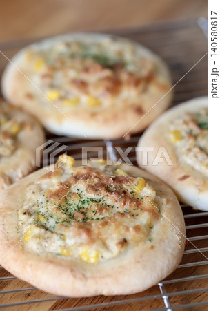 米粉と豆腐のグルテンフリーパン 手作りチーズツナコーンパン 米粉と豆腐のグルテンフリーパン 手作りチーズツナコーンパン 140580817
