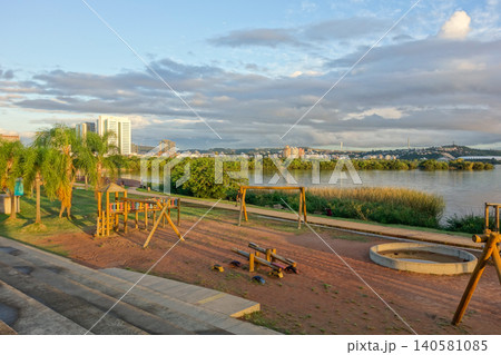 park area at lake Guaiba waterfront in Porto Alegre, RS, Brazil. or Orla do Guaiba 140581085