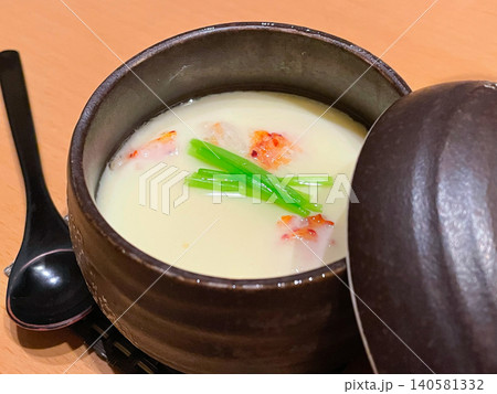 北海道の新鮮な蟹づくし・花咲蟹入り茶わん蒸し 北海道の新鮮な蟹づくし・花咲蟹入り茶わん蒸し 140581332