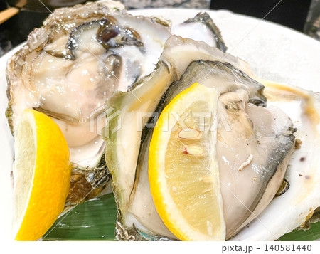 新鮮な隠岐島産の生がき 新鮮な隠岐島産の生がき 140581440