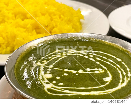 サグプラウンカレーとターメリックライス サグプラウンカレーとターメリックライス 140581444