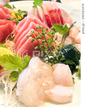 居酒屋メニュー　新鮮な刺身盛り合わせ 140581474