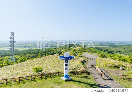 北海道中標津町　開陽台展望館から望む初夏の北海道の風景 140581972