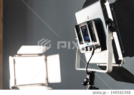 LED照明が光っている素材 画像 LED照明が光っている素材 画像 140582398