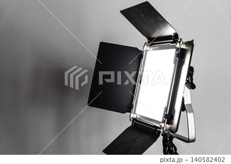 LED照明が光っている素材 画像 LED照明が光っている素材 画像 140582402