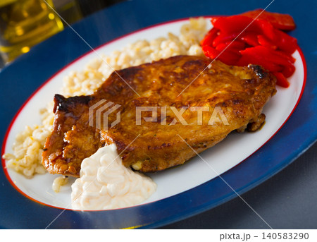 Plate of tasty roasted beef steak 140583290