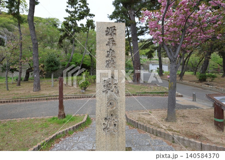 神戸市　須磨　源平合戦　一ノ谷古戦場　石碑と海岸の様子 140584370