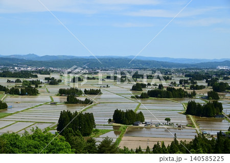 円万寺観音山から見える居久根（いぐね）のある風景 140585225