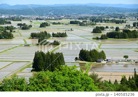 円万寺観音山から見える居久根（いぐね）のある風景 140585236
