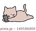 スマホを操作するスマホ中毒猫イラスト 140586800