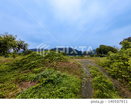 初夏ののどかな里山と美しい渓流の風景 愛媛県新居浜市 初夏ののどかな里山と美しい渓流の風景 愛媛県新居浜市 140587911