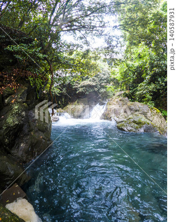 初夏ののどかな里山と美しい渓流の風景 愛媛県新居浜市 初夏ののどかな里山と美しい渓流の風景 愛媛県新居浜市 140587931