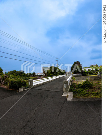 初夏ののどかな里山と美しい渓流の風景 愛媛県新居浜市 初夏ののどかな里山と美しい渓流の風景 愛媛県新居浜市 140587943
