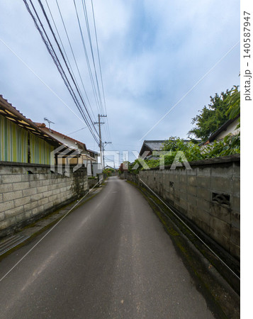 初夏ののどかな里山と美しい渓流の風景 愛媛県新居浜市 初夏ののどかな里山と美しい渓流の風景 愛媛県新居浜市 140587947