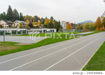 ムゼック城壁の裏手にある屋外スポーツ施設ブラムベルク。ルツェルン、ルツェルン州、スイス ムゼック城壁の裏手にある屋外スポーツ施設ブラムベルク。ルツェルン、ルツェルン州、スイス 140589864