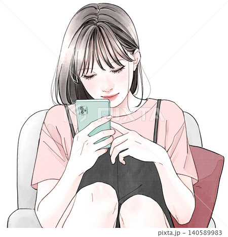 椅子に座ってスマホを操作している女性 140589983