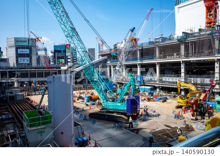 工事中のJR渋谷駅西口 クレーンと山手線ホーム 2026.06 b-1 工事中のJR渋谷駅西口 クレーンと山手線ホーム 2026.06 b-1 140590130