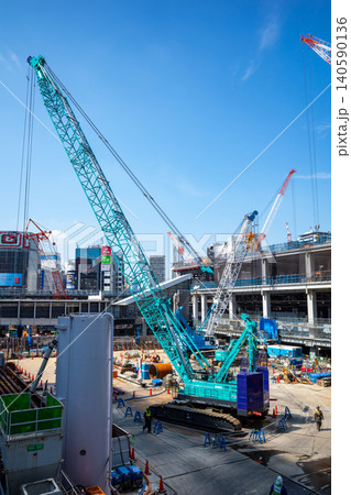 工事中のJR渋谷駅西口 クレーンと山手線ホーム 2026.06 c-1 工事中のJR渋谷駅西口 クレーンと山手線ホーム 2026.06 c-1 140590136