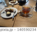 ほっとひと息、ティータイム 140590234