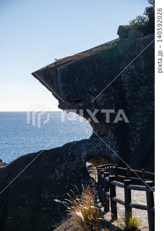 三重県 熊野市 世界遺産 鬼ヶ城 奇岩と青空のイメージ 三重県 熊野市 世界遺産 鬼ヶ城 奇岩と青空のイメージ 140592026