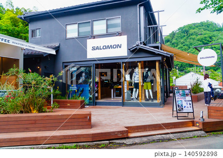 高尾山参道にある登山用品店SALOMON 高尾山参道にある登山用品店SALOMON 140592898