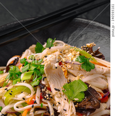 Chicken udon noodles stir fry with sesame 140593181