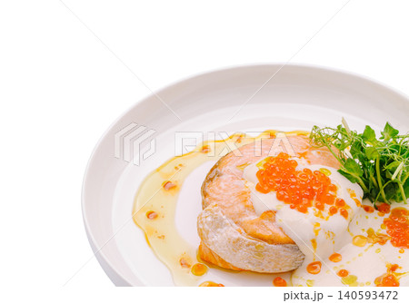 Grilled Salmon Steak With Cream Sauce And Red Caviar 140593472
