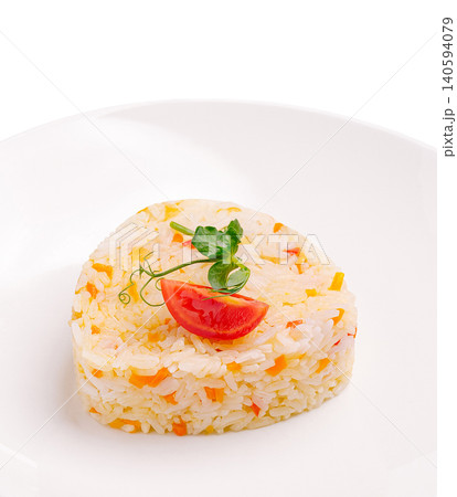 Heart shaped rice served with tomato and garnish on white plate 140594079