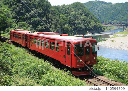 【長良川鉄道】ナガラ300形「ながら」（越美南線：福野〜美並苅安） 140594809