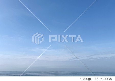 青い空と静かな海が広がる癒しの水平線 青い空と静かな海が広がる癒しの水平線 140595350