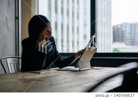 仕事で失敗した女性 仕事で失敗した女性 140598637