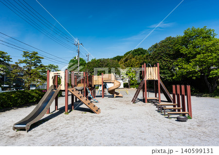 調布市立佐須公園の遊具で遊ぶ 東京都調布市佐須町 調布市立佐須公園の遊具で遊ぶ 東京都調布市佐須町 140599131