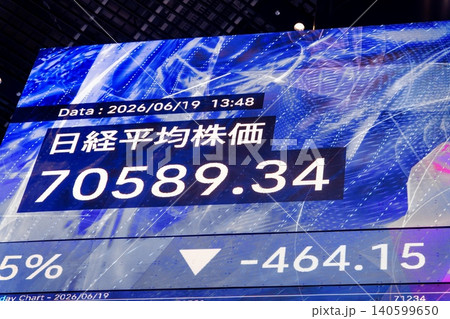 日経平均株価、史上初の7万円台突破・June 2026 日経平均株価、史上初の7万円台突破・June 2026 140599650