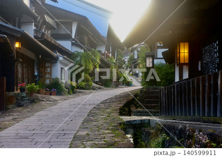 馬籠宿・まごめじゅく・早朝(岐阜県・中津川市) 馬籠宿・まごめじゅく・早朝(岐阜県・中津川市) 140599911