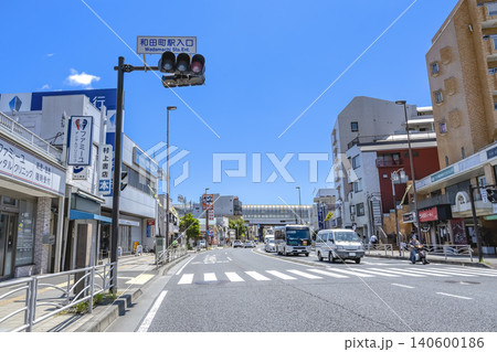 神奈川県横浜市保土ケ谷区 和田町駅入口交差点と八王子街道の風景 140600186