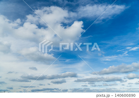 梅雨の青空 140600890