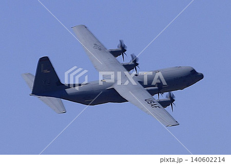 横田基地のC-130 ハーキュリーズ 140602214