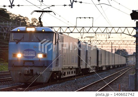 東海道線を走るM250系スーパーレールカーゴ 東海道線を走るM250系スーパーレールカーゴ 140602742