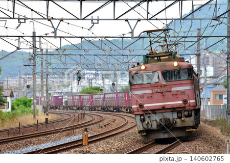 東海道線を走るEF81628コンテナ貨物列車 東海道線を走るEF81628コンテナ貨物列車 140602765