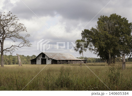 Abandoned Barn Near Alto Texas. Rural East Texas Abandoned Barn Near Alto Texas. Rural East Texas 140605384
