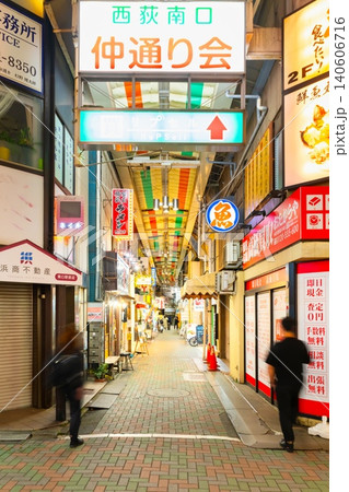 東京・西荻窪　仲通り商店街 140606716
