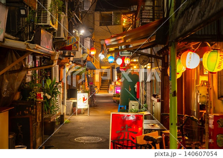 昭和レトロの雰囲気が漂う東京・西荻窪 飲み屋街 昭和レトロの雰囲気が漂う東京・西荻窪 飲み屋街 140607054